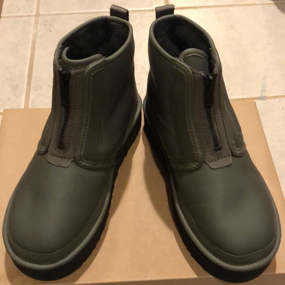 UGG Neumel Platform Zip Boots - Picture 2 of 9